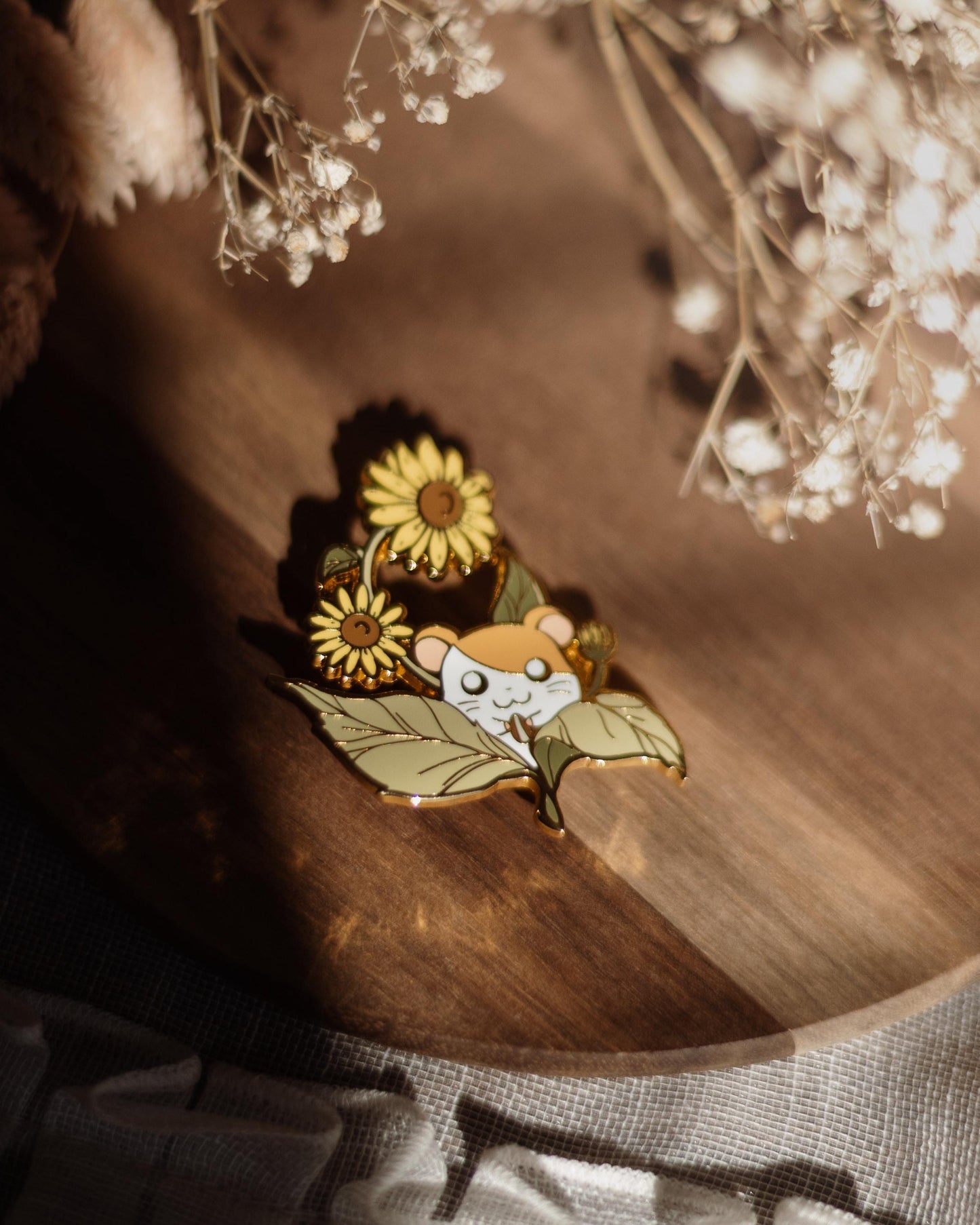 pin // hamster with sunflower - hard enamel pin