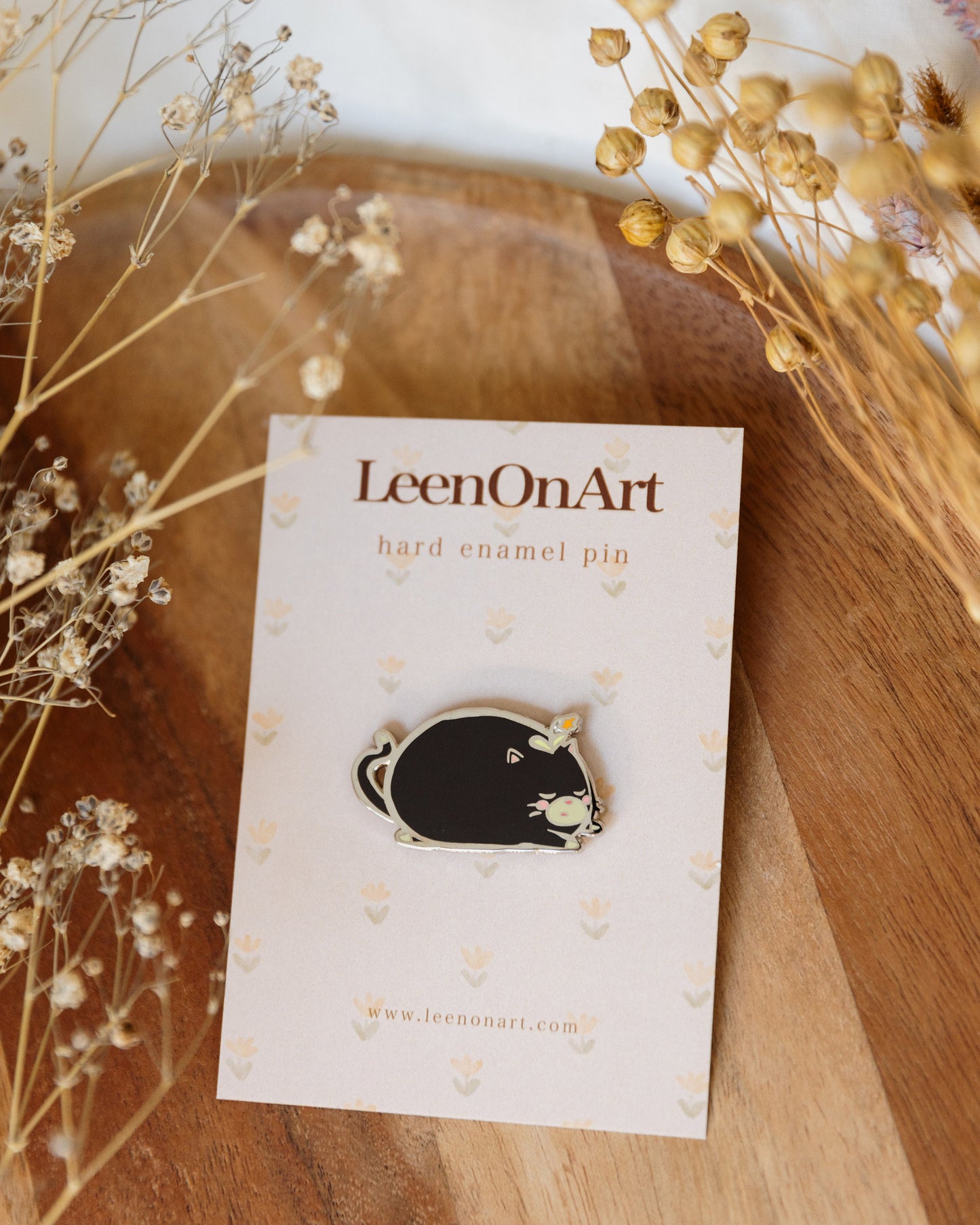pin // sleepy chubby black cat - hard metal enamel pin