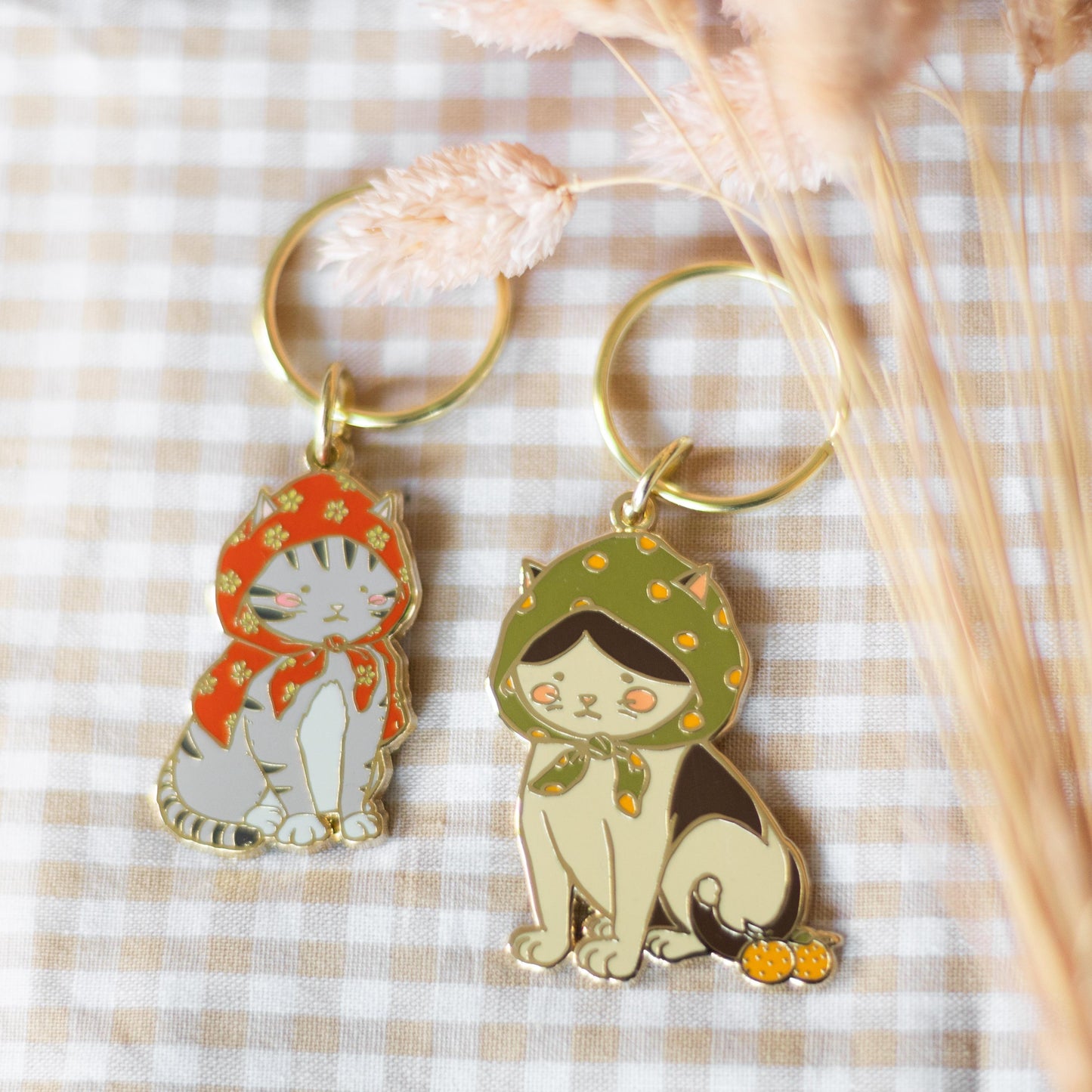 keychain // "rotkätzchen" moody kitten - hard enamel, metal dangler